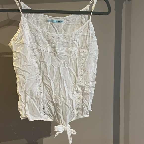 Spaghetti strap blouse with front tie - Picture 8 of 8